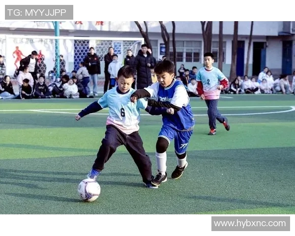 小朋友们化身足球明星展现梦想与激情的精彩瞬间